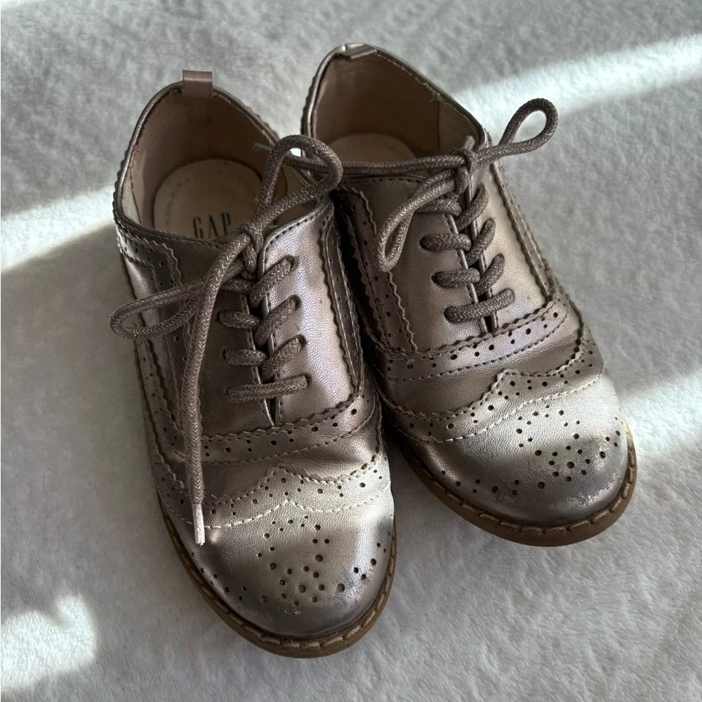 GAP Kids Metallic Lace-Up Brogues Silver Dress Shoes | 11K
